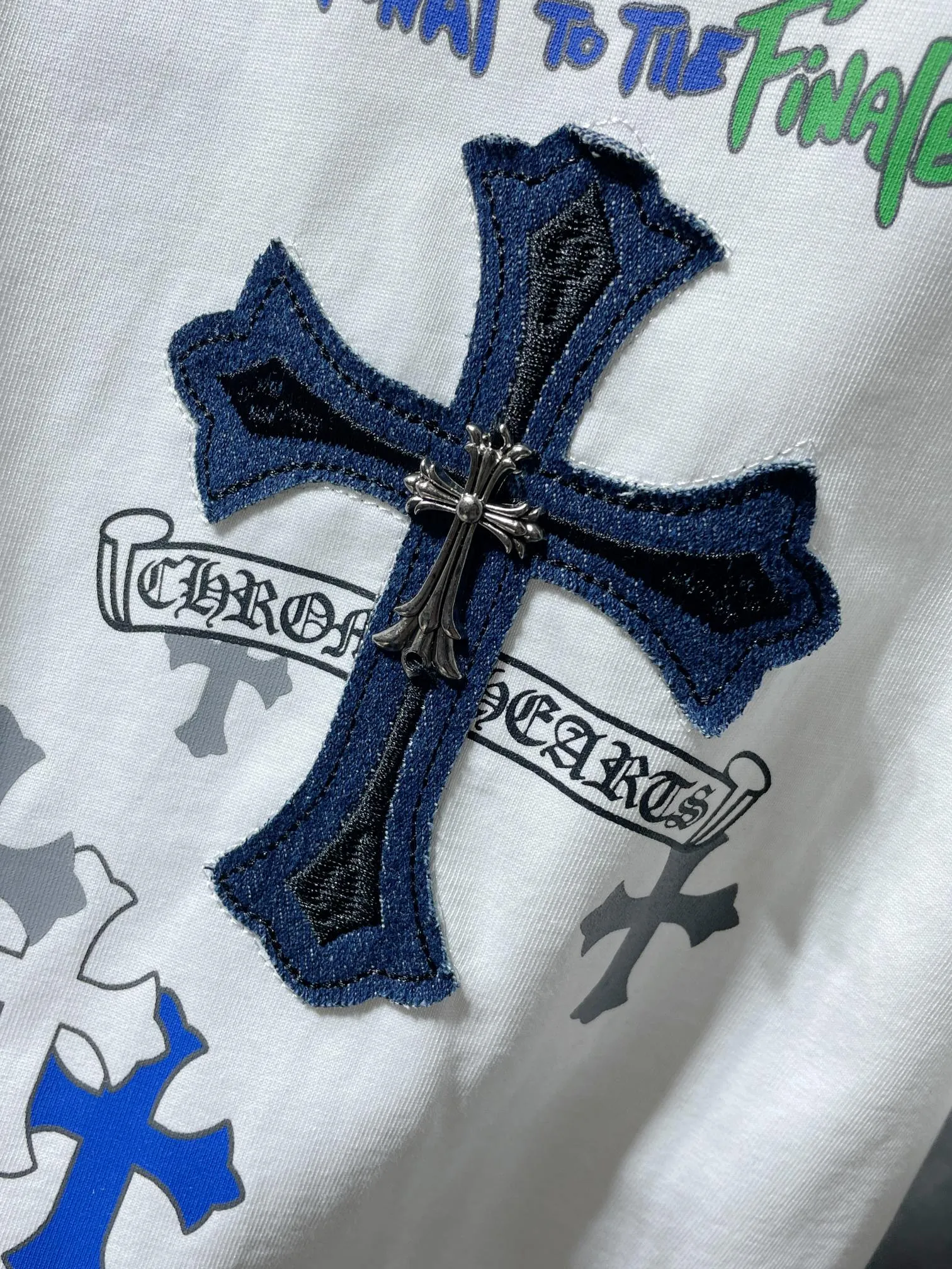 P160 ✨New arrival✨ Chrome Hearts 25ss High gram weight, environmentally friendly and high-quality top-quality fabric 260g~270g Cross Sanskrit patchwork leather overlapping metal short-sleeved T-shirt Heavy hand-cut patchwork embroidery process➕Tajima machine embroidery➕Handmade willows Counter synchronization 1:1 replica version 🌈Recommended colors: black white 🌈 Size: S, M, L, XL